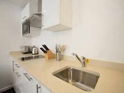 伯明翰斯泰布里奇套房酒店 公寓式酒店 4*