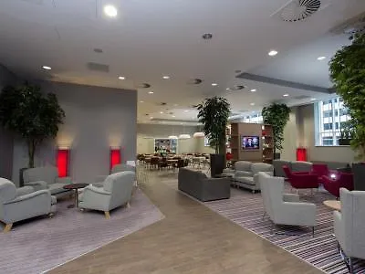 伯明翰斯泰布里奇套房酒店 4*